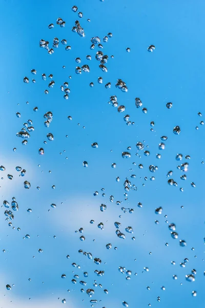 Gocce Una Fontana Contro Cielo — Foto Stock