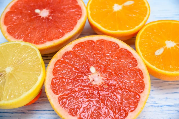 Taze narenciye dilimlerine bakın.