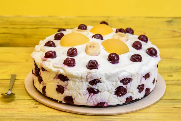 Jelly Cake Cherries Wooden Background — Stock Photo, Image