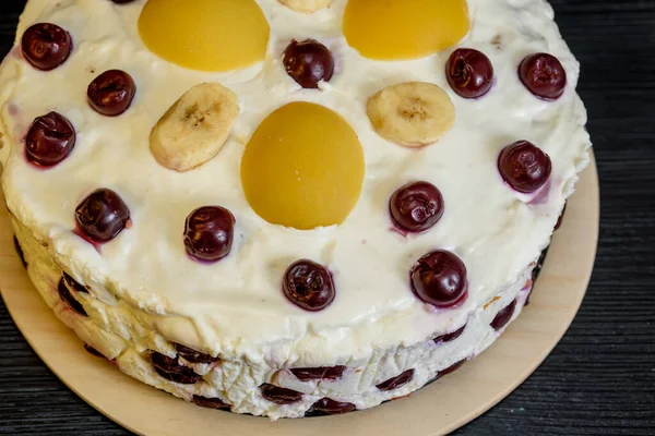 Jelly Cake Cherries Wooden Background — Stock Photo, Image