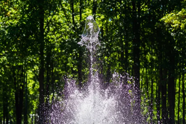 Spray Eines Springbrunnens Aus Nächster Nähe — Stockfoto