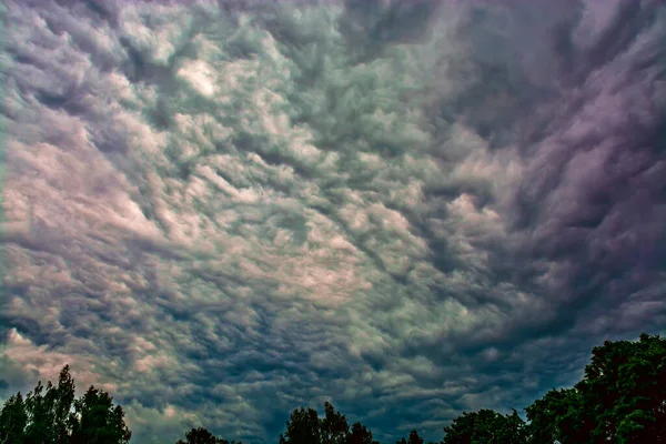 Panoramatická Atmosféra Krajina Krásné Tmavé Mraky — Stock fotografie