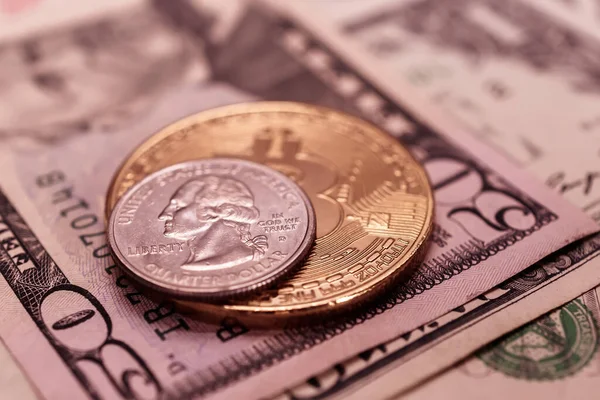 Dolar arkaplanına karşı bitcoin