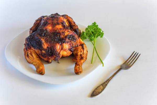 Ayam Goreng Piring Pada Latar Belakang Cahaya — Stok Foto