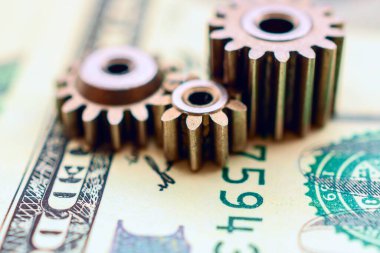 Dolar banknotları üzerinde metal vitesler