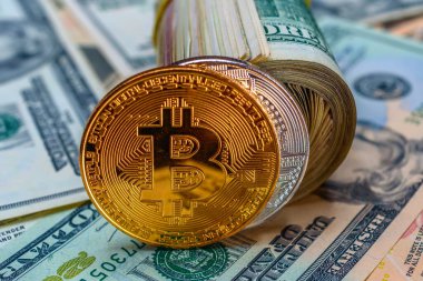 Bitcoin şifreleme parası Amerikan doları ve sikkelerinin arka planında