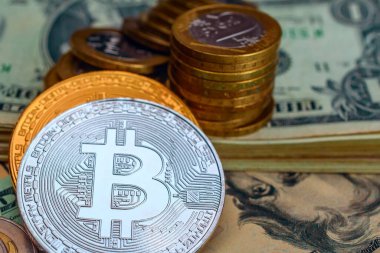 Dolar arkaplanındaki Bitcoin şifreli para