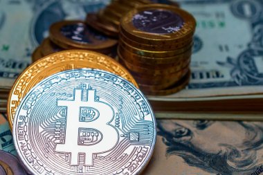 Dolar arkaplanındaki Bitcoin şifreli para
