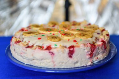 Meyveli kremalı pasta.