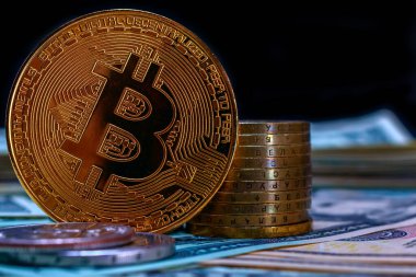 Dolar arkaplanındaki Bitcoin şifreli para