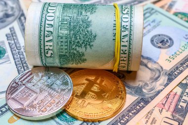 Dolar arkaplanındaki Bitcoin şifreli para