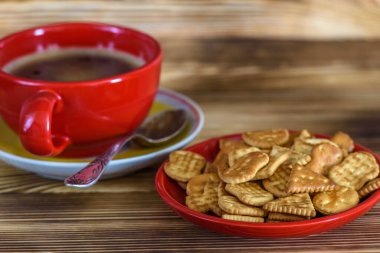 Kahve, şeker ve kurabiyelere bakın.