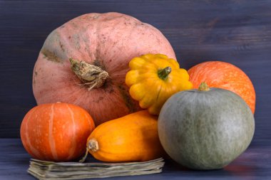 Kabak, kabak, arka planda veranda..