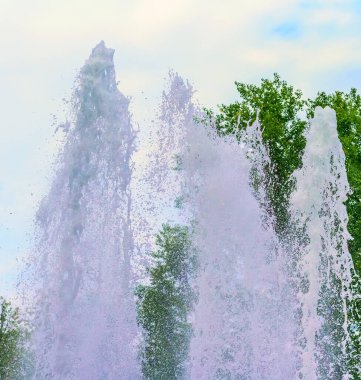 Bir çeşmeden bir damla su.