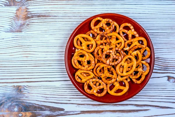 Pretzels Een Bord — Stockfoto