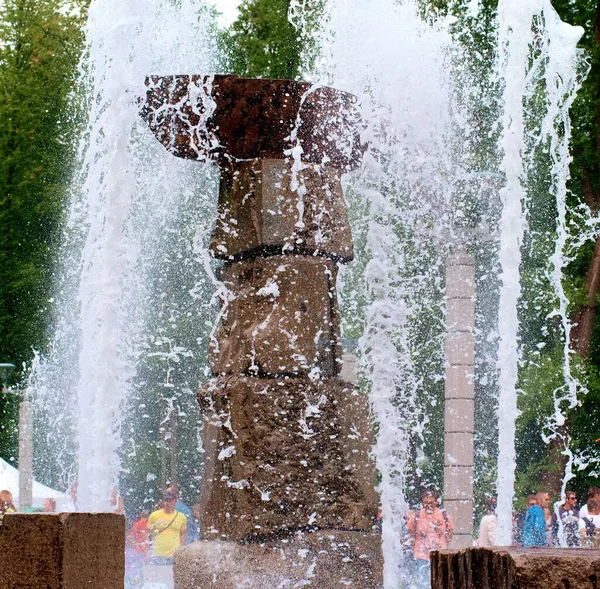 Ein Tropfen Wasser Aus Einem Brunnen — Stockfoto