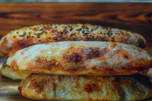 Hausgemachtes Brot Auf Holzgrund — Stockfoto