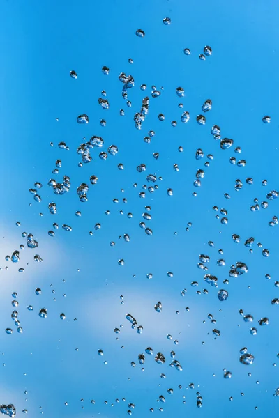 Gocce Una Fontana Contro Cielo — Foto Stock