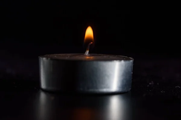 어두운 배경에서 촛불의 — 스톡 사진