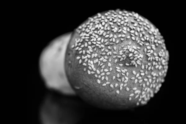 Bun Sesame Seeds Black Background — Stock Photo, Image