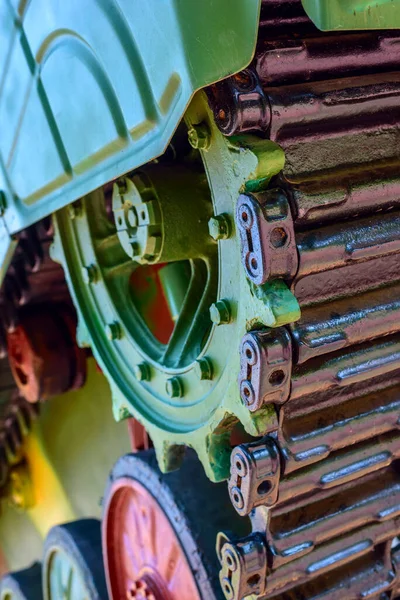 Tırtıl tankının yakın görüntüsü