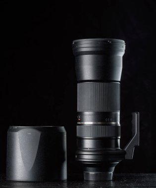 Minsk.Belarus.April.16.2018. Japon fotoğraf lensleri. Amerikan müzayedesinden alınmış. Koyu bir arka planda mercekler.