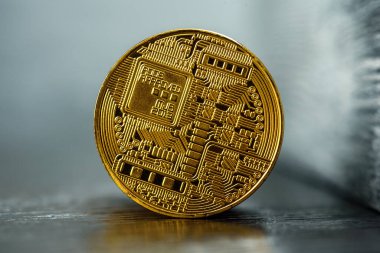 Koyu arkaplanda bitcoin