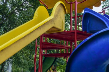 Parktaki renk oyun parkının görüntüsü 