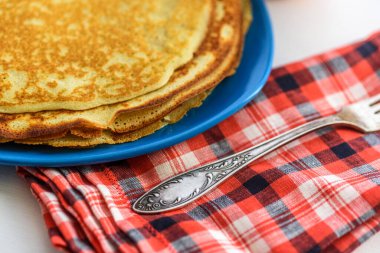 Tabakta ev yapımı krep.