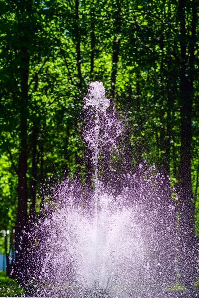 Spray Eines Springbrunnens Aus Nächster Nähe — Stockfoto