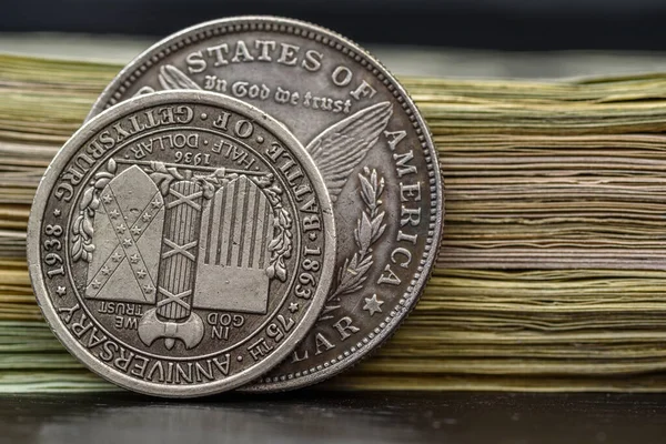 Amerikaanse Munten Achtergrond Van Een Stapel Dollars — Stockfoto