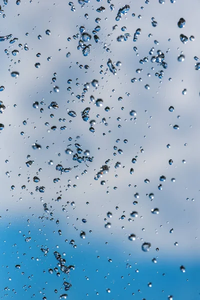 Gocce Una Fontana Contro Cielo — Foto Stock