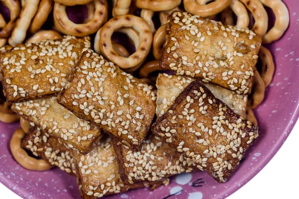 Kex Med Sesamfrön Och Små Bagels Fotograferade Makro — Stockfoto