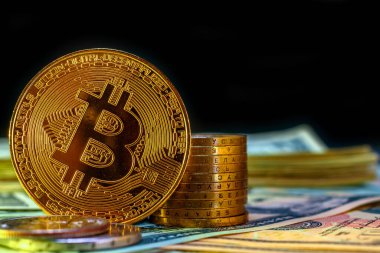 Dolar arkaplanındaki Bitcoin şifreli para
