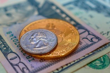 Dolar arkaplanına karşı bitcoin