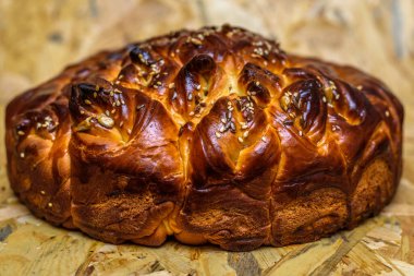 Tahta bir arka planda ev ekmeği