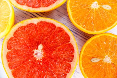 Taze narenciye dilimlerine bakın.