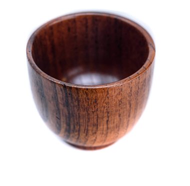 Ahşap bardak beyaz arkaplanda izole