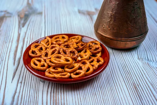 Kringlor Tallrik Och Färskt Kaffe — Stockfoto