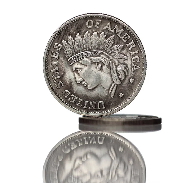 빈티지 동전은 배경에 분리되어 — 스톡 사진
