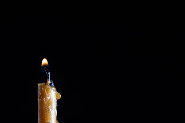 Пламя Горящей Свечи Темном Фоне — стоковое фото