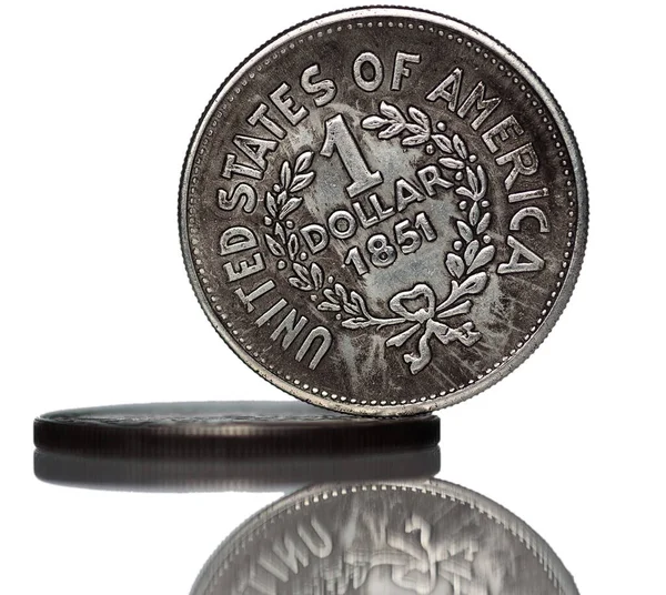 빈티지 동전은 배경에 분리되어 — 스톡 사진