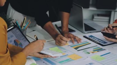 Ofiste çalışan iş ekibi.