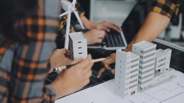 Mimari proje, inşaat konsepti üzerinde çalışan mühendis