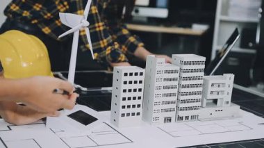 Genç mühendis kadın mühendis