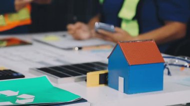 hesap makinesi ve hesap makinesi olan ev modeli