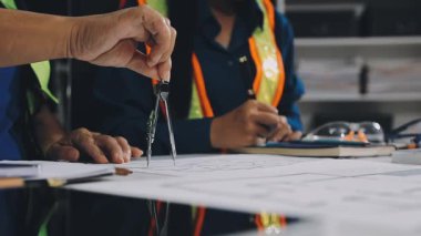 İnşaat projesinde çalışan mühendis, proje konsepti