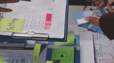 Ofiste çalışan iş adamları