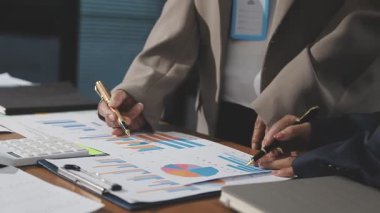 Ofiste çalışan iş adamı