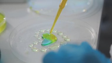 laboratuvar cam sıvı ile